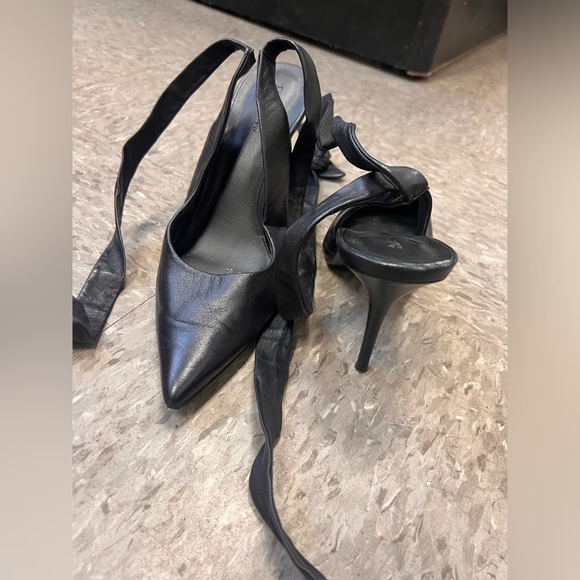 REFORMATION HEELS 

Lambskin Slingback Pumps
Size: 10 - Picture 2 of 9